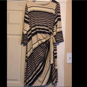 A tan and navy dress 2x